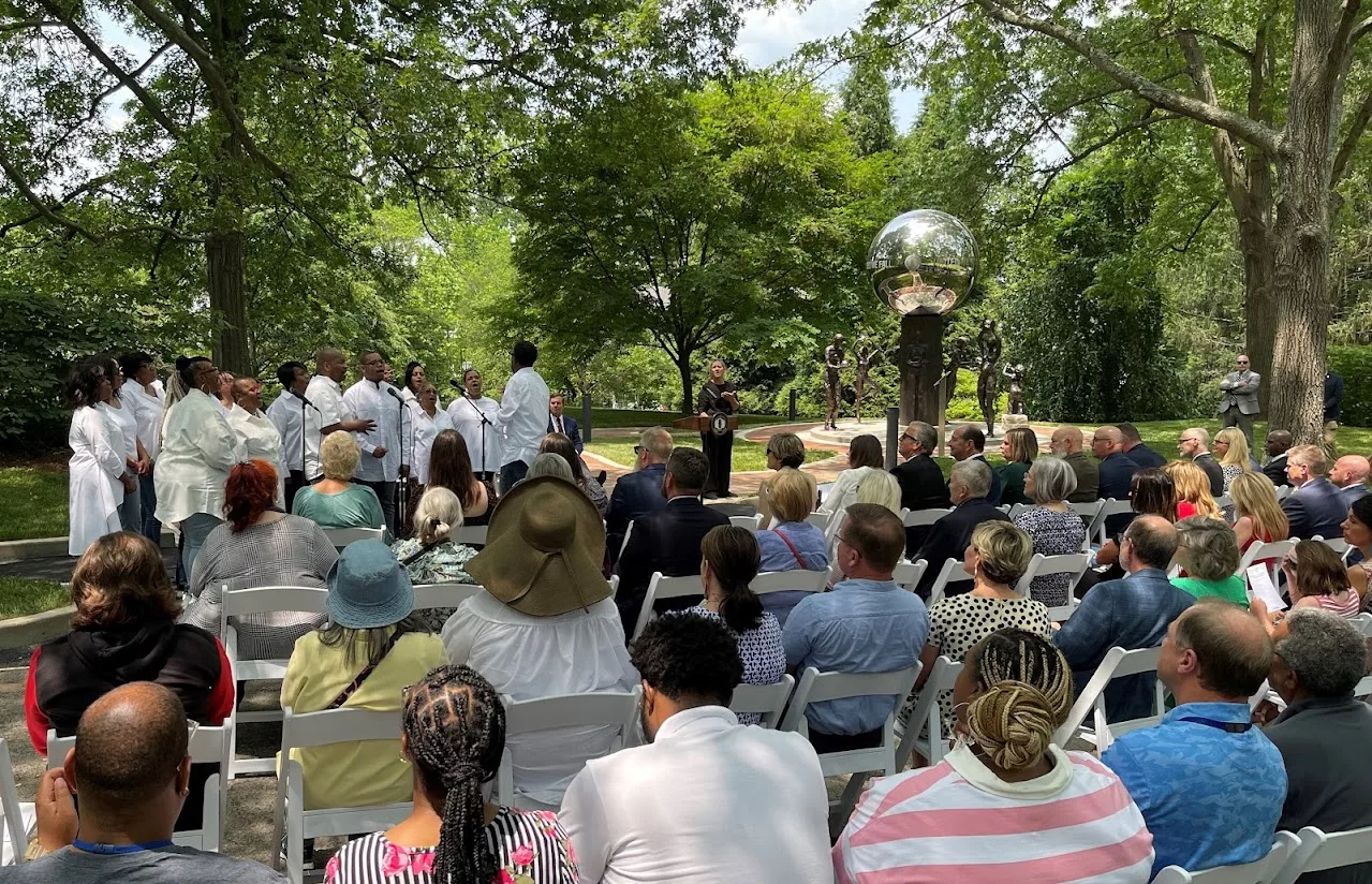 In dedicating memorial, Beshear says he intended it partly as a response to those who discounted the pandemic for political ends