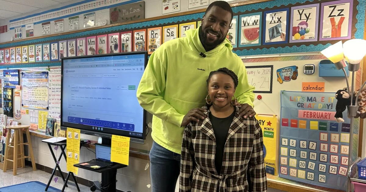 Former UK player gives Louisville student assist in educating class about her stutter
