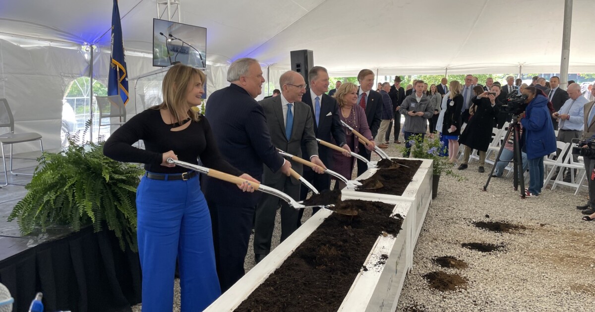 Officials break ground on UK's new Cancer and Advanced Ambulatory Care Center