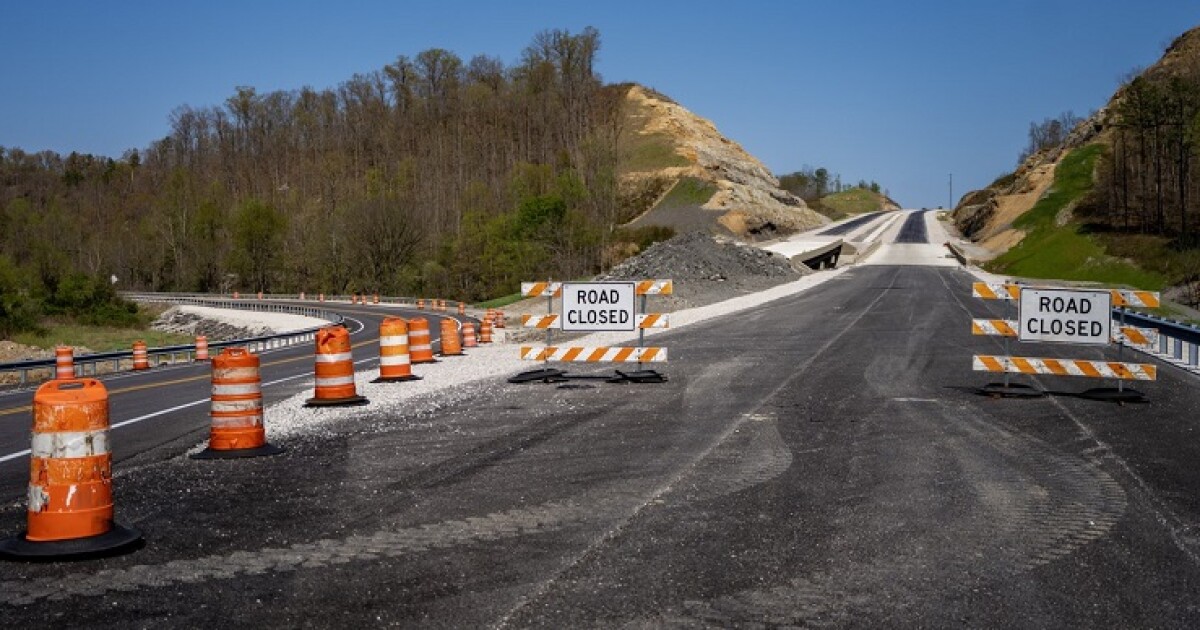 Federal officials have completed its environmental review of the Mountain Parkway Expansion’s final segment.