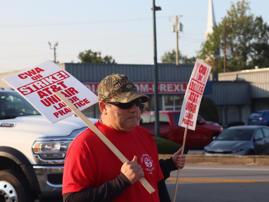 Hundreds of Kentucky  AT&T union workers are nearing one month on strike