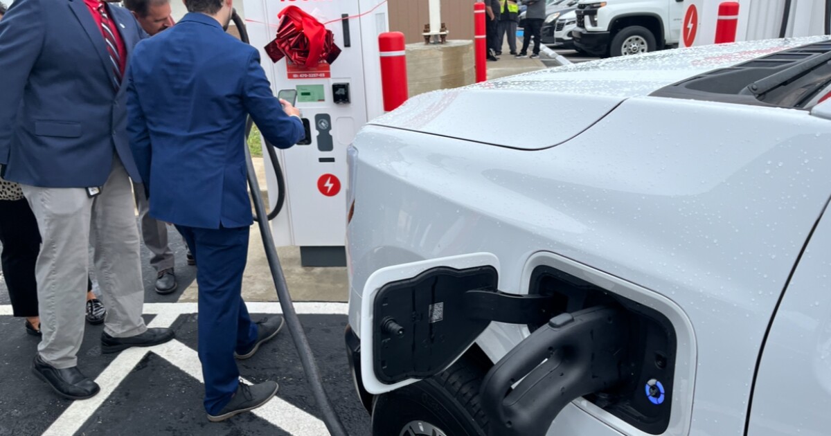 EV charger funded by federal dollars officially opens in Richmond