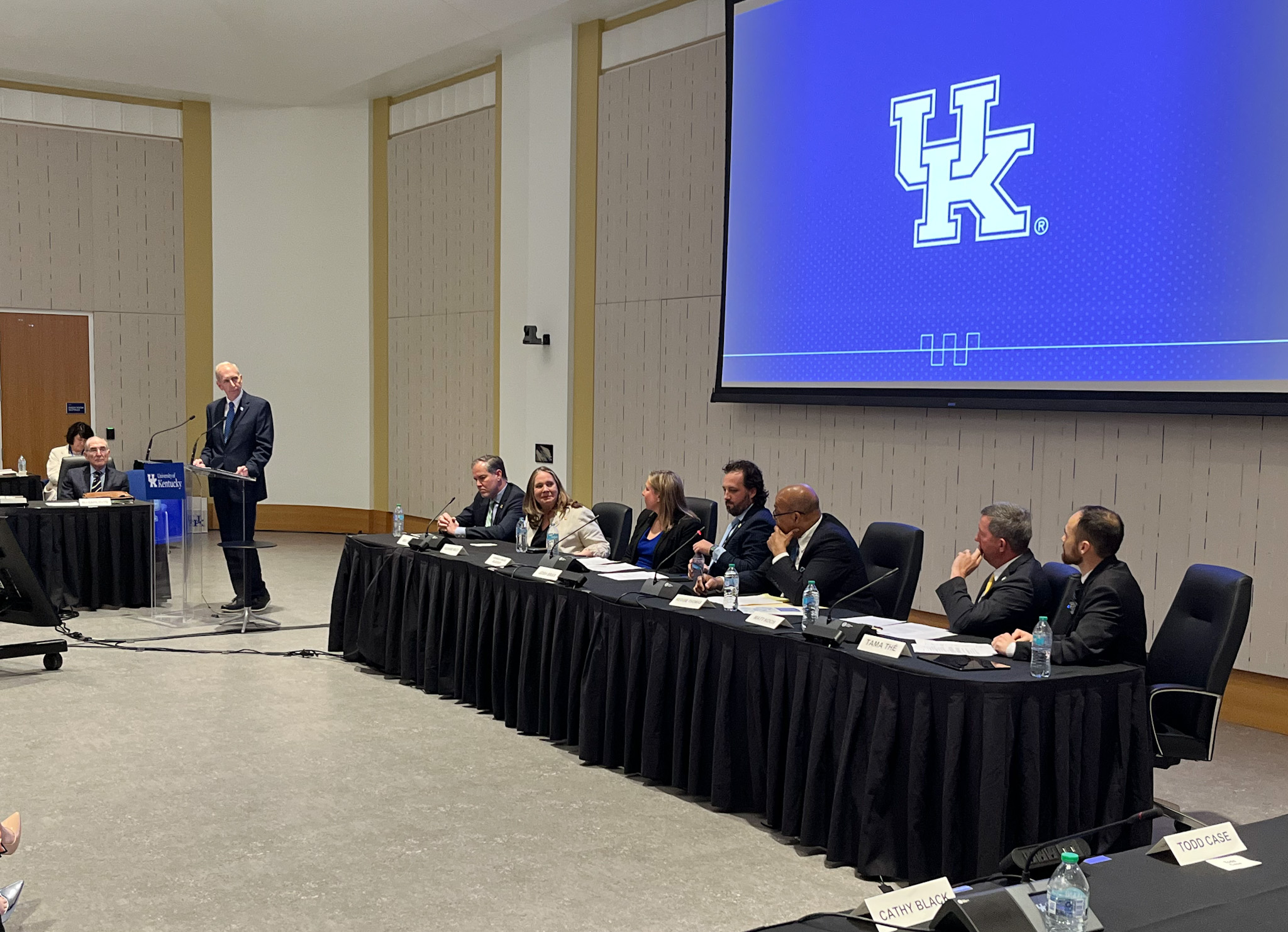Kentucky lawmakers hope to continue the conversation about AI policies