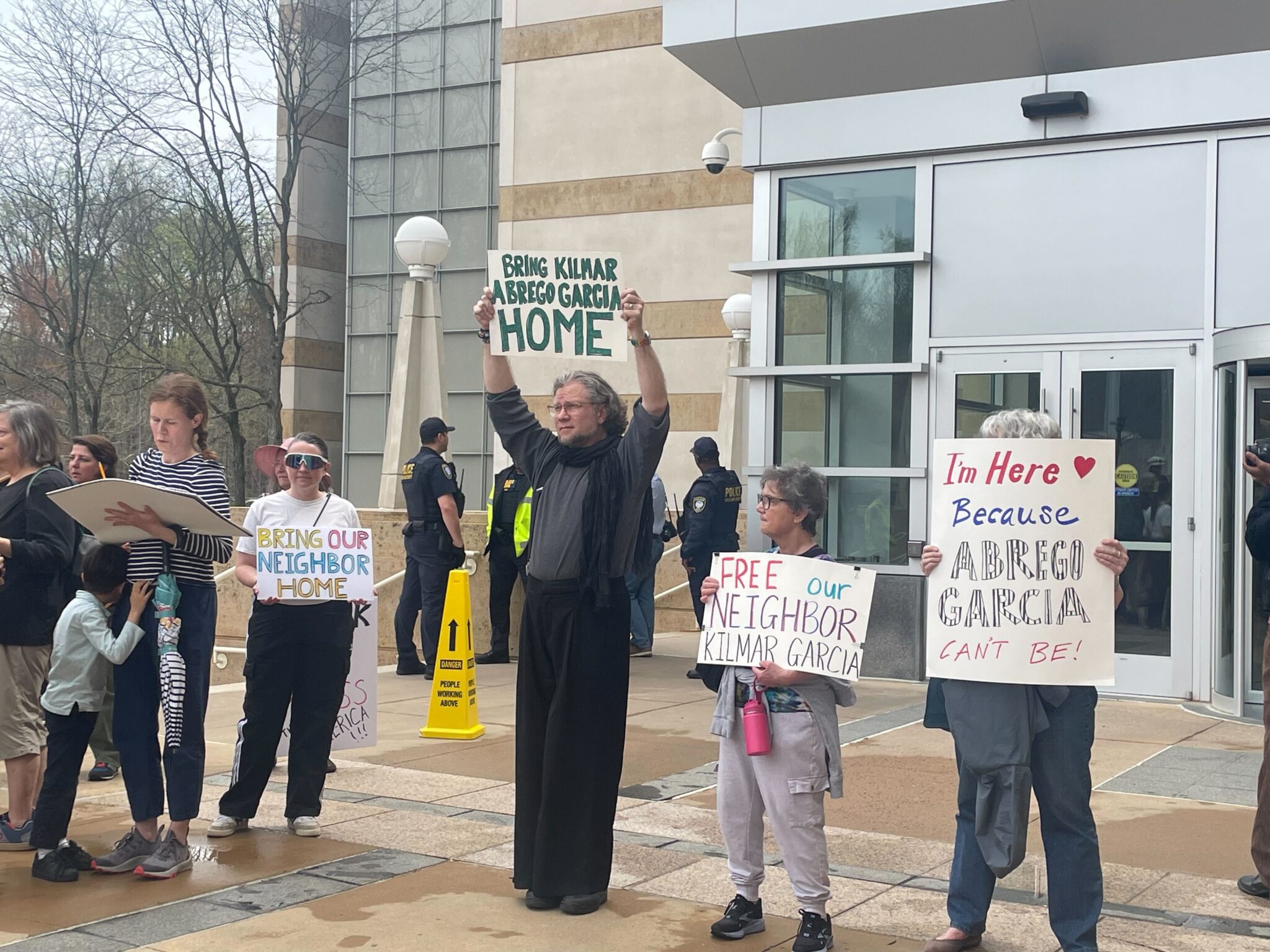 Judge orders return of Maryland father deported by mistake to El Salvador prison