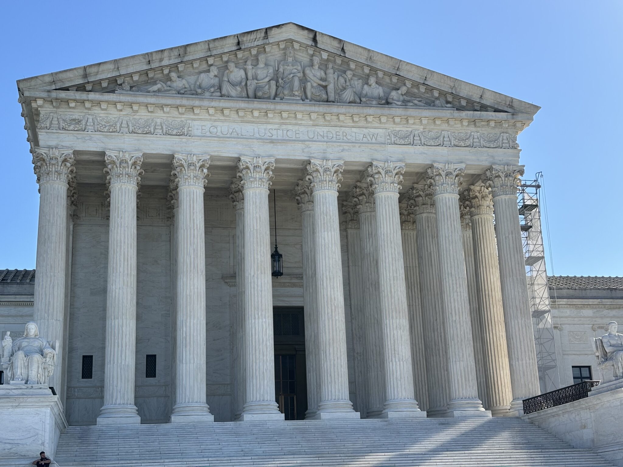 Trump asks U.S. Supreme Court to end humanitarian protections for migrants from 4 nations