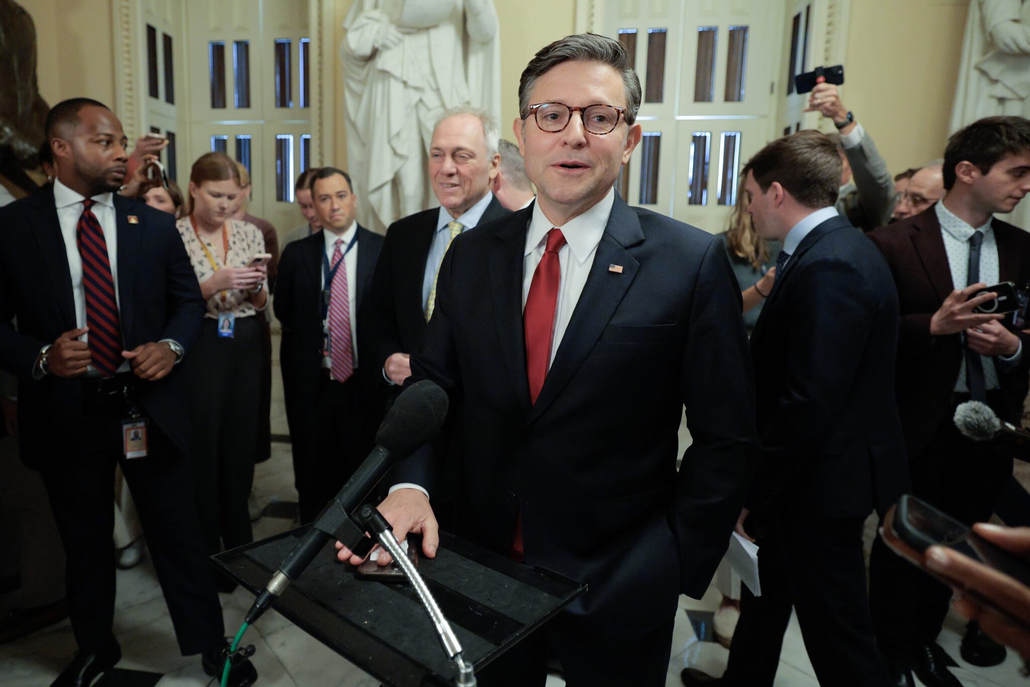 US House GOP struggles to advance megabill against Freedom Caucus resistance
