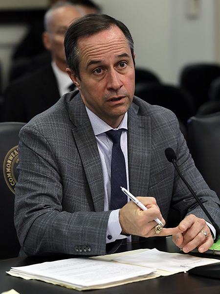 Committee advances bill on gubernatorial pardons